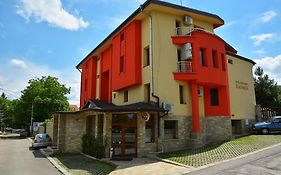 Eleganza Family Hotel - Free Parking